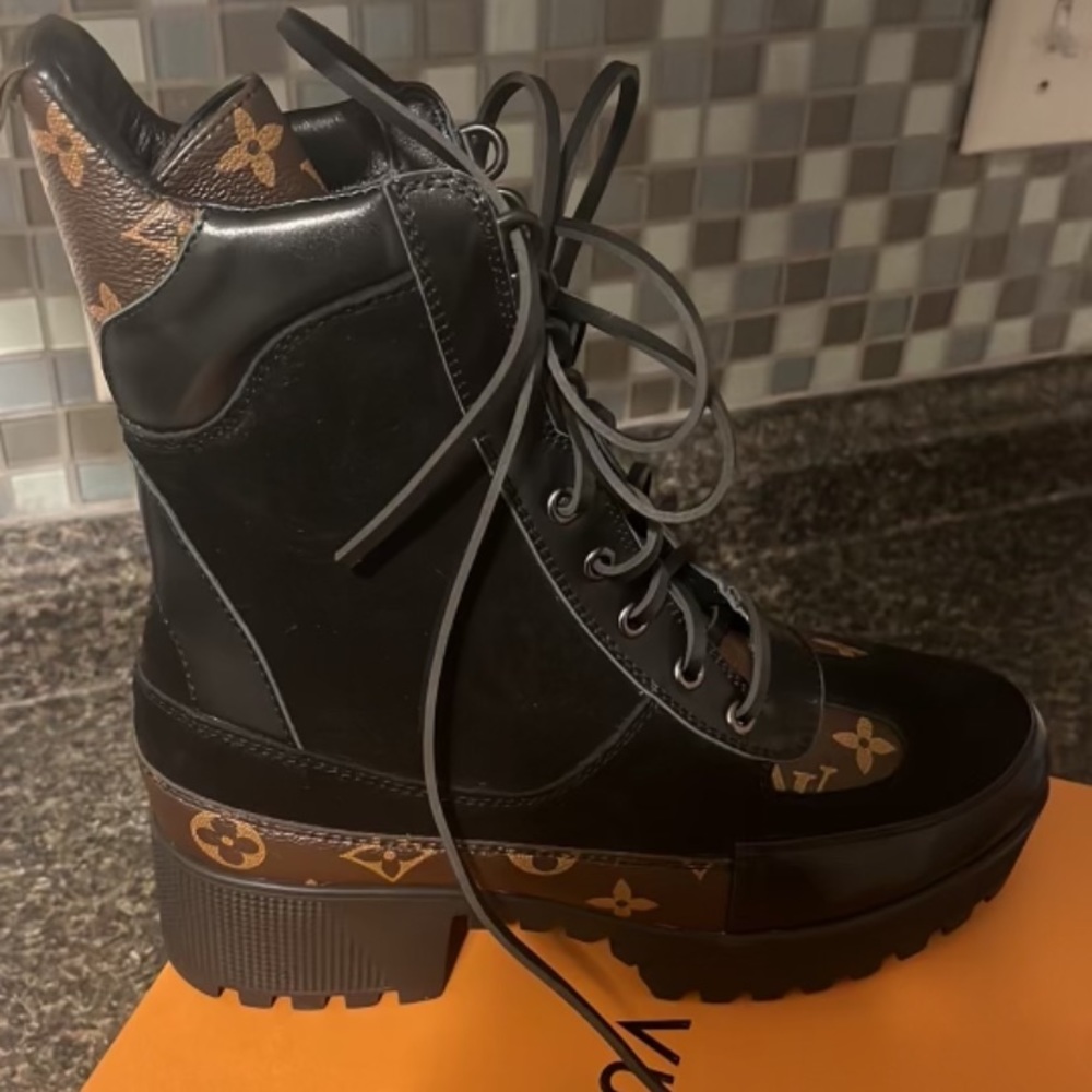 brown louis vuitton boots size 41 never worn i got them for xmas gift